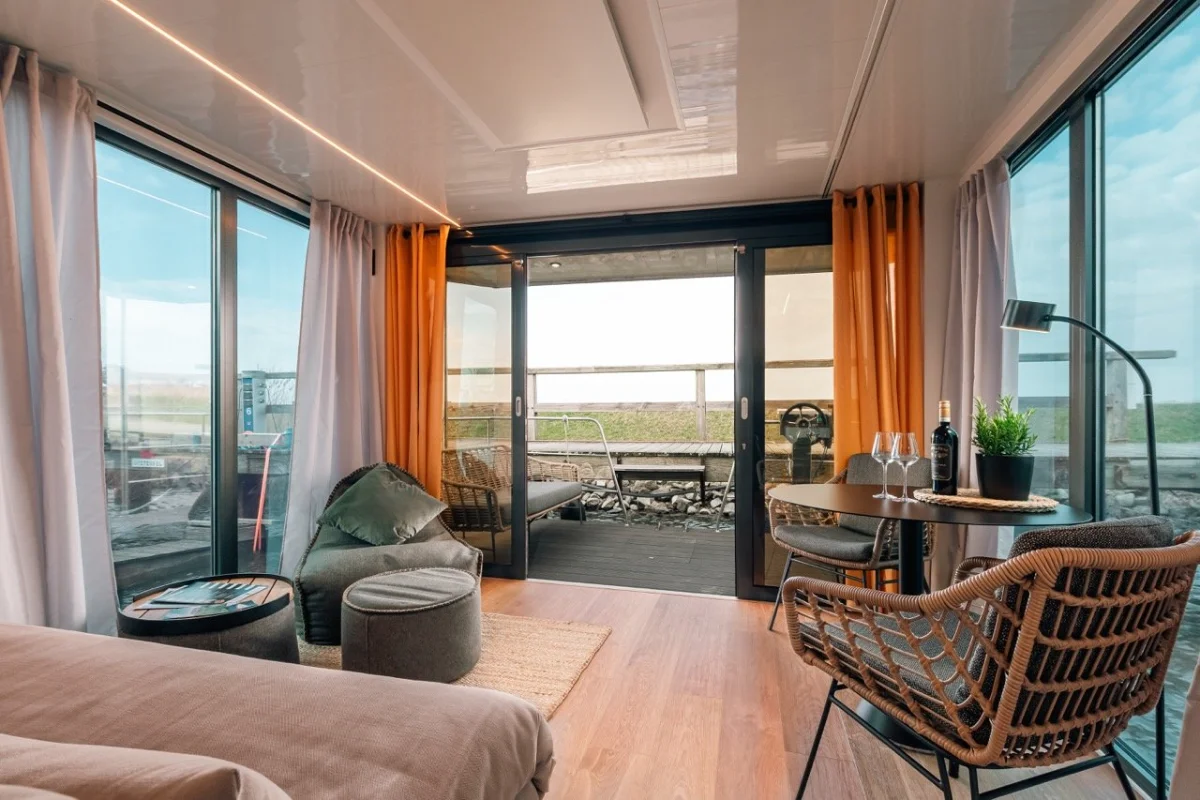69ce4c5e3b22246ded5da8f2_floating-house3.webp