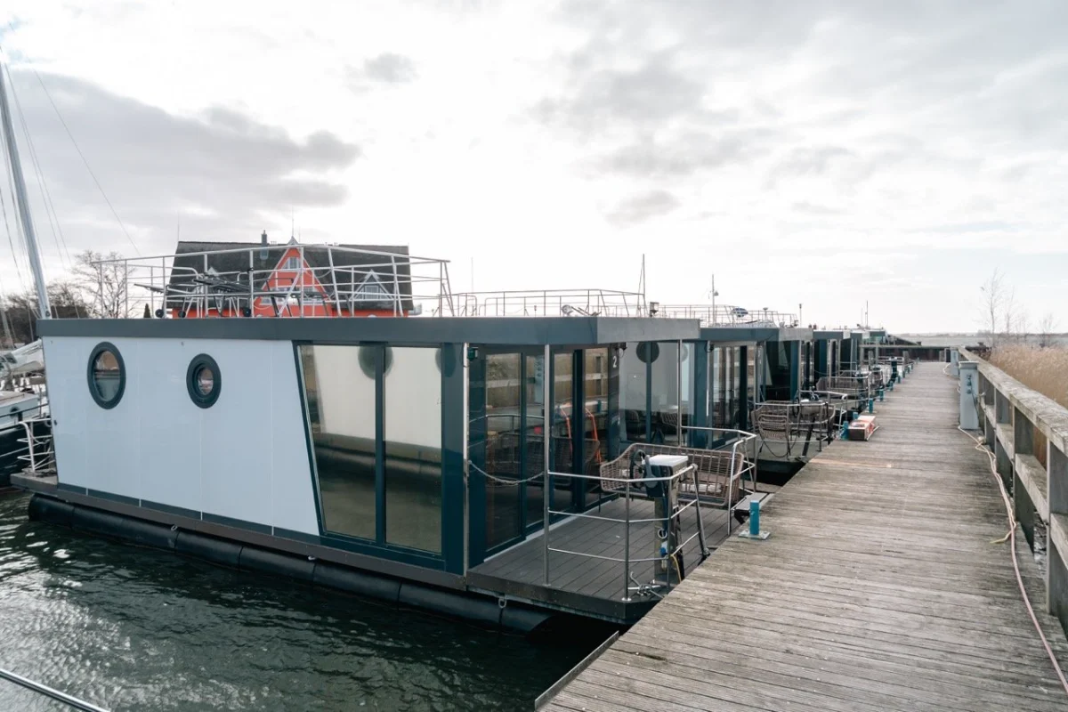 69ce4c5d379549e68dcb7cf6_floating-house17.webp