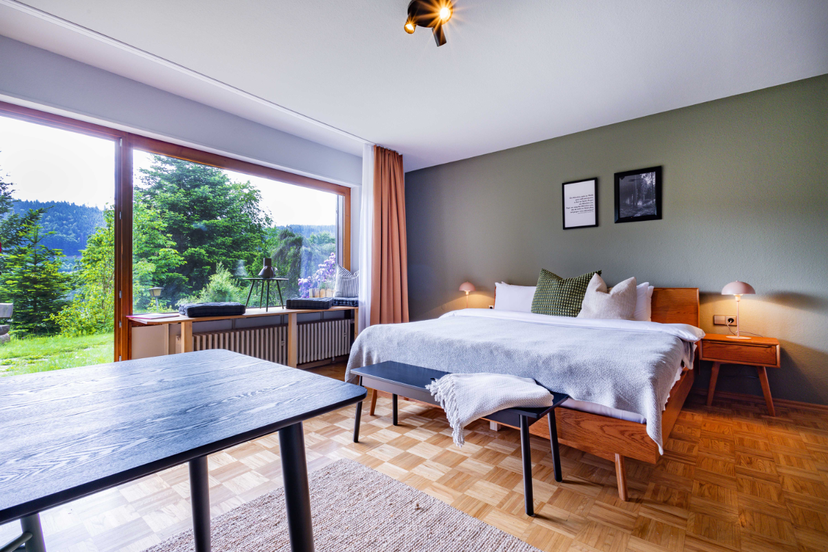 kuckucksnester_titisee_haus_an_der_sonne_rotkehlchen_02.webp